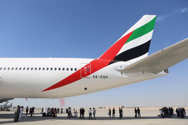 <p>Boeing 777 на Emirates Airlines по време на 15-о изложение DWC. Дубай, ОАЕ, 13 ноември 2017. Photographer: Natalie Naccache/Bloomberg.</p>

<p>&bdquo;Boeing постигна пълна победа тук&rdquo;, каза Садж Ахмад, анализатор в StrategicAero Research в Лондон, цитиран от Bloomberg. &bdquo;Цялото това говорене за А380 и нищо не се материализира&rdquo;.</p>
