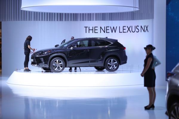 <p>Lexus NX на автосалона във Франкфурт. 11 септември 2017. Photographer: Krisztian Bocsi/Bloomberg</p>
