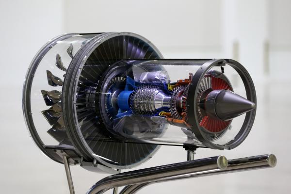 <p>PurePower PW 100 на Pratt &amp; Whitney.</p>

<p>Photographer: SeongJoon Cho/Bloomberg</p>
