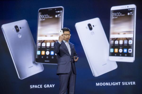 <p>Ричард Ю, директор на Huawei Technologies Co. CES 6 януари 2017,&nbsp; Лас Вегас, САЩ. Photographer: David Paul Morris/Bloomberg.</p>
