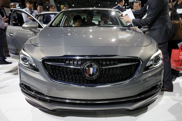 <p><br />
2017 Buick LaCrosse на 18 ноември 2015 в Лос Анджелиз.</p>

<p>Photographer: Patrick T. Fallon/Bloomberg</p>
