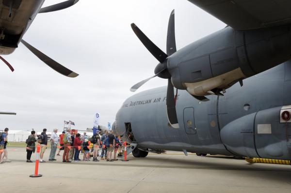 <p>Публиката разглежда C-130J Super Hercules на Lockheed Martin Corp.</p>
