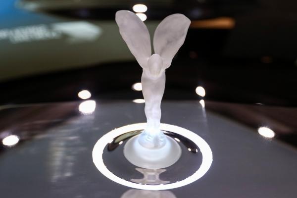 <p>Spirit of Ecstasy на предния капак на Rolls-Royce Vision Next 100.</p>

<p>&nbsp;</p>
