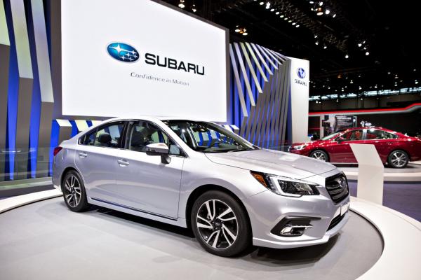 <p>2018 Subaru Legacy 2.5i.Автосалонът в Чикаго. Чикаго, Илинойс, САЩ. 9 февруари 2017. Photographer: Daniel Acker/Bloomberg.</p>

<p>2018 Subaru Legacy 2.5i, 175 к.с. направи дебюта си в Чикаго, преди да излезе на пазара през лятото.</p>

<p>Subaru е поредният автопроизводител, който се включи сред компании, тестващи технологията на автономните коли по пътищата на Калифорния, които вече станаха общо 22, съобщи TechCrunch.</p>
