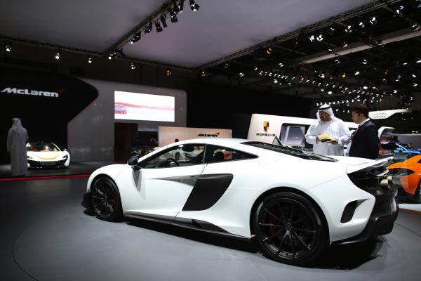 <p>McLaren 675LT, произведена от McLaren Automotive Ltd., на автосалона в Дубай /Dubai Motor Show/.</p>

<p>Photographer: Jasper Juinen/Bloomberg</p>
