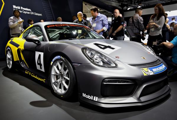 <p>Медиите пред Cayman GT4 Clubsport на Automobil Holding SE на автосалона в Лос Анджелиз, 18 ноември 2015.</p>

<p>Photographer: Daniel Acker/Bloomberg</p>
