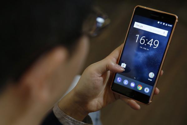 <p>Nokia 6 на HMD Global OY по време на представянето в Лондон, Великобритания на 24 февруари 2017. Photographer: Luke MacGregor/Bloomberg.</p>

<p>Лицензополучателят HMD Global съобщи, че ще пусне още модели на Nokia в първата половина на 2017.</p>
