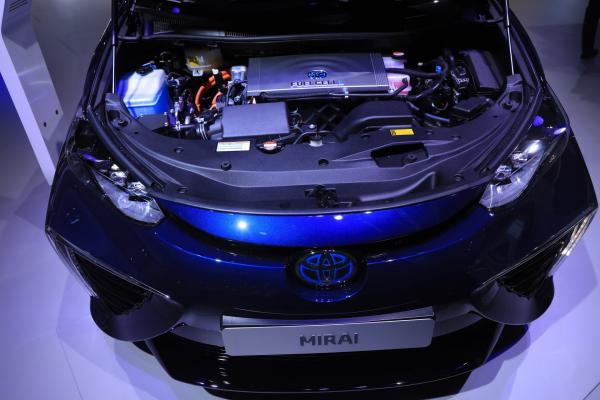 <p>Toyota Mirai с Toyota Fuel Cell System&nbsp; на автосалона във Франкфурт, IAA, 13 септември 2017. Photographer: Krisztian Bocsi/Bloomberg.</p>
