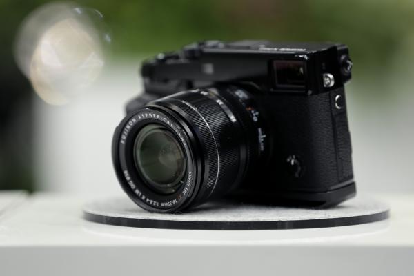 <p>Fujifilm показа новия си безогледален X-Pro2, подобрен X-T1, онлайн за ок. 1600 щ.д.</p>

<p>Photographer: Kiyoshi Ota/Bloomberg</p>
