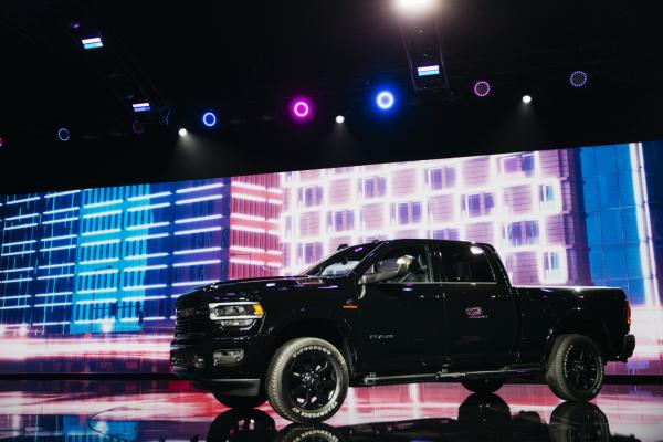 <p>Пикап Ram 2500 Laramie на Fiat Chrysler Automobiles на Автосалона в Детройт, 14 януари 2019. Photographer: Sean Proctor/Bloomberg.</p>

<p>Преработенаа версия на Ram изпревари по продажби конкурента Chevrolet Silverado.</p>

<p>&nbsp;</p>
