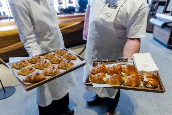 <p>Сладкарите на Reserve Roastery на Starbucks в Ню Йорк. 11 декември 2018. Photographer: Mark Abramson/Bloomberg.</p>
