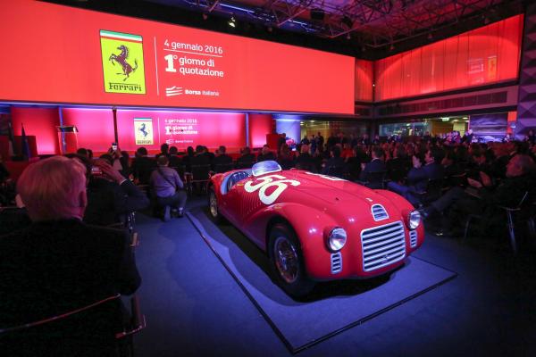 <p>Ferrari 156-S паркира в салона на борсата в Милано на 4 януари 2016.</p>

<p>Главният изпълнителен директор на Fiat Chrysler Automobiles NV Серджо Маркионе предстои да открие какво е да управляваш компания без големите печалби на Ferrari.</p>

<p>Photographer: Alessia Pierdomenico/Bloomberg</p>
