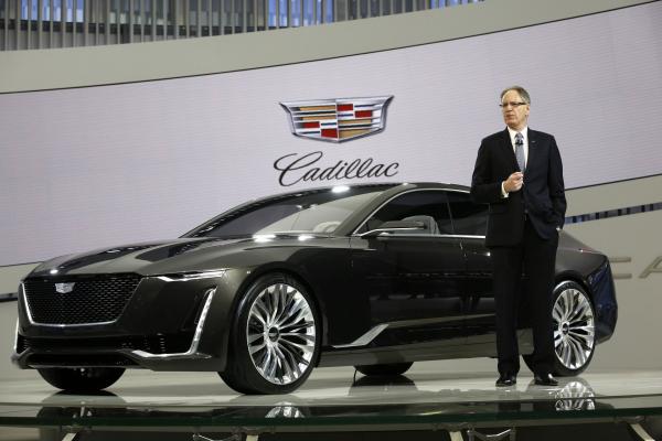 <p>Йохан де Нишен, президент на Cadillac на General Motors Co. представя Cadillac Escala на 87-я салон на автомобила в Женева, 6-9 март 2017. Photographer: Luke Macgregor/Bloomberg.</p>

<p>Четете още: Защо <a href="http://www.bloombergtv.bg/novini/2017-03-06/zashto-gm-napuska-evropa">GM </a>напуска Европа: интервю с Дан Амън, президент на General Motors Co.</p>
