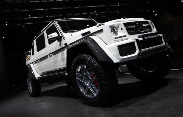 <p>Mercedes-Maybach G650 Landaulet на 87-я салон на автомобила в Женева. Най-скъпият <a href="http://www.bloombergtv.bg/novini/2017-03-06/mercedes-predstavi-nay-skapiya-suv-v-sveta">джип </a>в света - $500 хиляди.</p>
