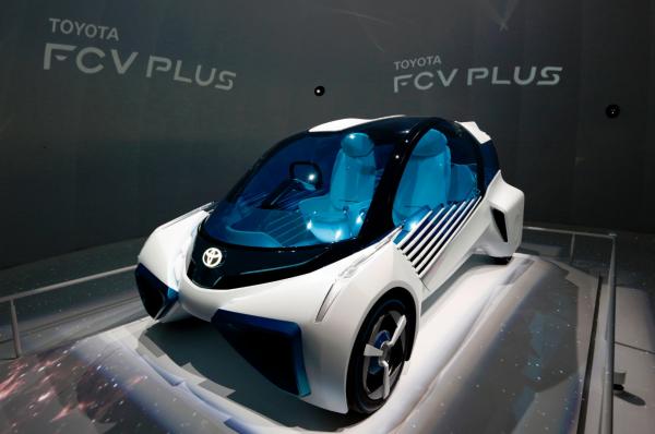 <p>Toyota FCV Plus на автосалона в Токио. Photographer: Tomohiro Ohsumi/Bloomberg</p>
