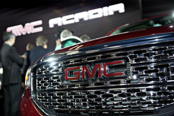 <p>Кросоувърът на General Motors Co. 2017 GMC Acadia Denali бе показан на автосалона в Детройт на 12 януари 2016.</p>

<p>Photographer: Daniel Acker/Bloomberg</p>

<p>&nbsp;</p>
