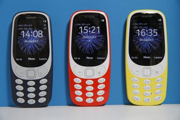 <p>Новата Nokia 3310 на HMD Global OY по време на представянето на модела в Лондон, Великобритания. 24 февруари 2017.</p>

<p>Здравей /отново/ <a href="http://www.bloombergtv.bg/biznes-start/2017-01-09/nokia-se-zavrashta">Nokia </a>3310. 15г. след първата нокия 3310, новият собственик на бранда HMD върна модела с някои подобрения: цветен дисплей, камера, микро USB за зареждане и Blietoooth. Цена около 50 щ.д.</p>
