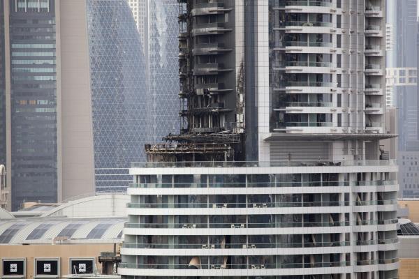 <p>Пожарът избухна година след подобен инцидент в Dubai Marina Torch, една от най-високите жилищни сгради в Дубай.</p>

<p>Photographer: Razan Alzayani/Bloomberg</p>
