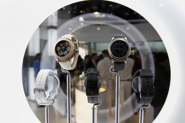 <p>Samsung Electronics Co. Gear S2</p>

<p>Photographer: Patrick T. Fallon/Bloomberg</p>
