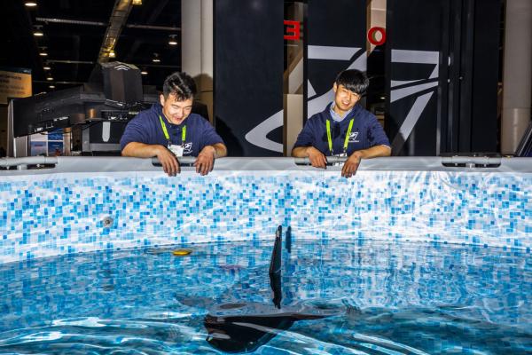 <p>Подводен робот на Robosea. CES 2019. Лас Вегас, Невада, 8 януари 2019. Photographer: Patrick T. Fallon/Bloomberg.</p>
