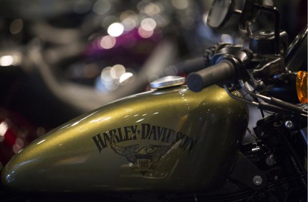 <p>Harley-Davidson Inc. обяви, че се разделя със старши вицепрезидента си и главен директор Маркетинг Марк-Ханс Ричър.</p>

<p>Photographer: John Taggart/Bloomberg</p>
