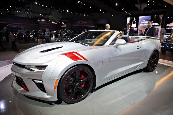 <p>2016 Chevy Camaro SS на General Motors Co. на Автосалона ЛА 2015, 18 ноември 2015.</p>

<p>Photographer: Daniel Acker/Bloomberg</p>
