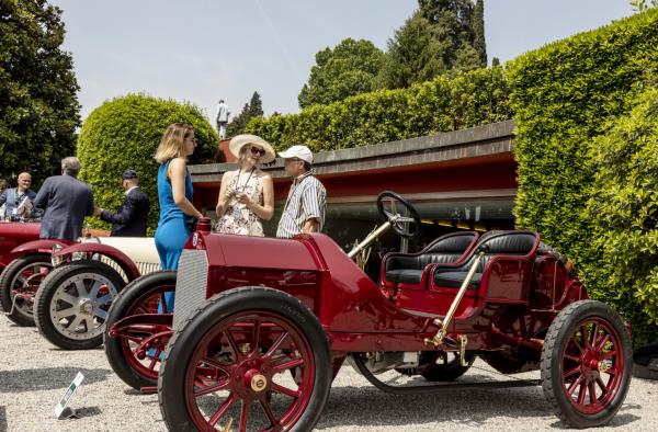 <p>Isotta Fraschini FENC от 1909.</p>

<p>За пръв път Concorso D&#39;Eleganza е проведен във Вила д&#39;Есте през 1929г. Малко преди срива на Уолстрийт.</p>
