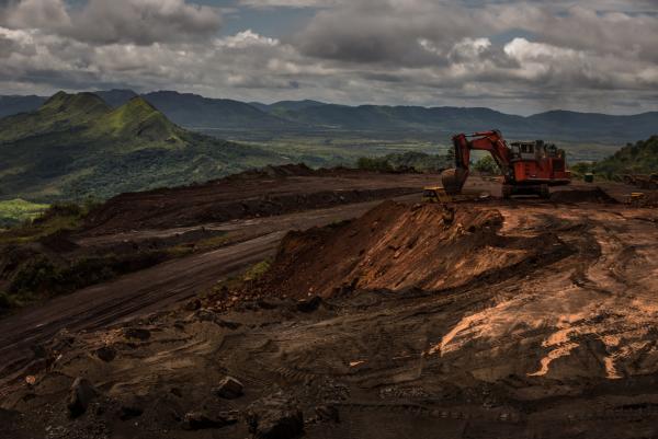 <p>Мина на CVG Ferrominera Orinoco, Сиудад Пиар, Венецуела. 9 юли 2015. Photographer: Meridith Kohut/Bloomberg.<br />
По-доброто търсене и по-въздържания подход на големите минни компании като Rio Tinto и Vale се очаква да продължат и тази година, ограничавайки загубите според Clarkson Platou Sec., цитирана от Bloomberg.</p>
