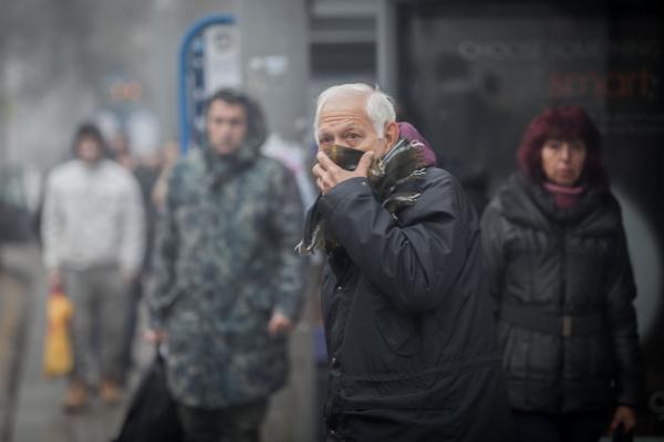 <p>Някои експерти виждат нова Желязна завеса в Европа. по въпроса за екостандартите.</p>

<p>&quot;Западна Европа взима решения, базирани на своята икономическа реалност, но ги взима за територията на цяла Европа&quot;, каза <a href="https://www.bloombergtv.bg/svetat-e-biznes/2018-10-12/iztochna-evropa-ima-vse-po-golemi-problemi-s-ekologichnite-politiki-na-zapadna-evropa">Боян Рашев от Денкщад България </a>за Bloomberg TV Bulgaria.</p>
