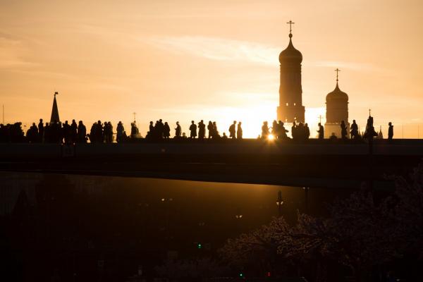 <p>Туристи на висящия мост към парка Зарядие. Москва. Русия. 12 юни 2018. Photographer: Andrey Rudakov/Bloomberg.</p>

<p>Русия очаква ръст на туризма заради <a href="https://worldcup2018.gol.bg/" target="_blank">Световното по футбол</a>.</p>
