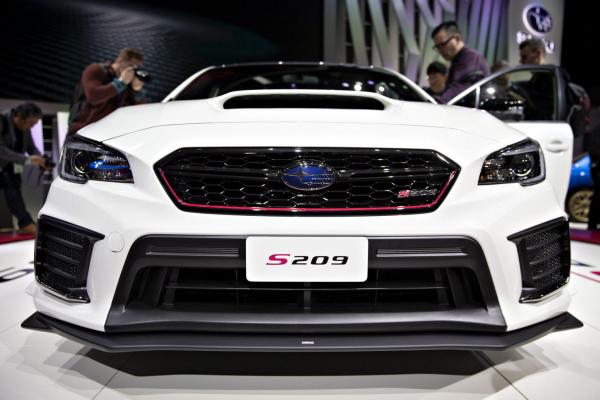 <p>STI S209 на Subaru Corp. на Автосалона в Детройт, 14 януари 2019. Photographer: Daniel Acker/Bloomberg.</p>

<p>Subaru Technica International Inc. показа модела STI S209, който е в ограничена серия и първи S-line STI продукт, ексклузивно направен за американския пазар.</p>
