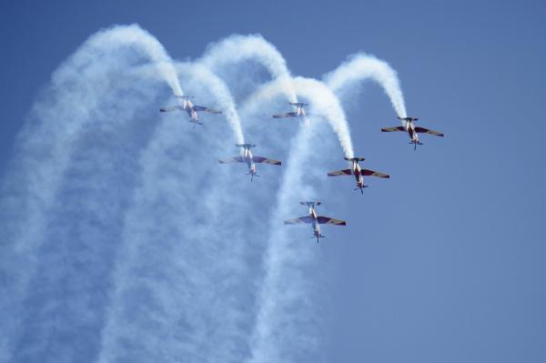 <p>Демонстрация на Roulettes на Кралските австралийски ВВС с Pilatus Flugzeugwerke AG PC-9.</p>
